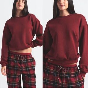 SKIMS Classic Crewneck Sweatshirt in color Merlot. Sz L